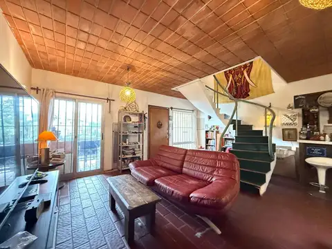 VENTA CASA MALVIN 4 DORM, BALCÓN, PATIO Y BARBACOA