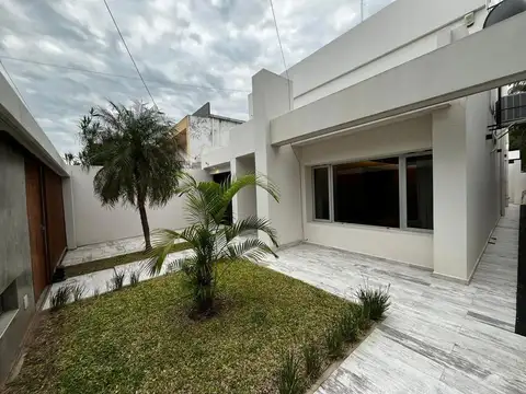 SE VENDE HERMOSA CASA DE 2 DORMITORIOS EN VILLA ÁNGELA