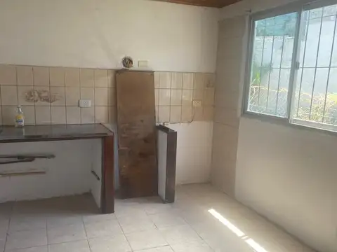 Departamento en Alquiler en Burzaco Este, $ 450.000