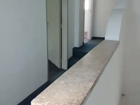 Oficina 6 ambientes con 3 baños