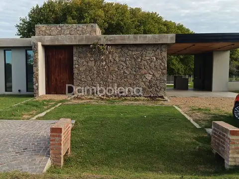 Casa 4 ambientes con 3 baños