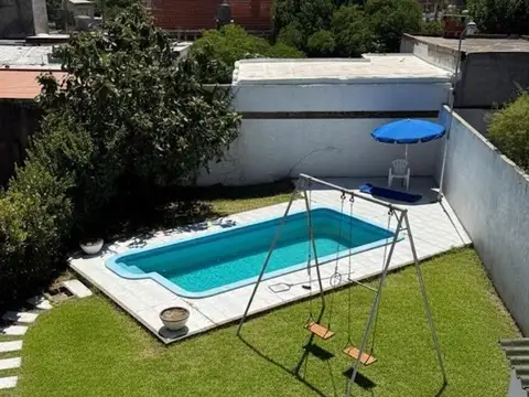 VENTA CASA TRES AMBIENTES PISCINA MORON