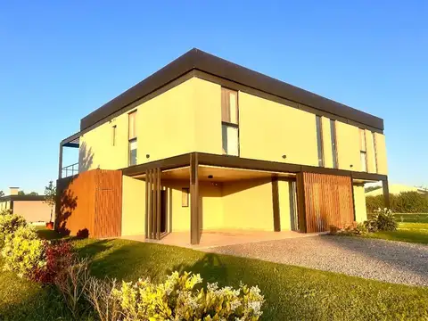 Venta casa en Medal - Espectacular Oportunidad en Lote al Golf