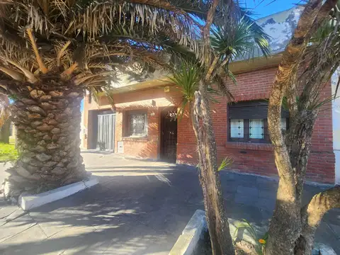VENTA CASA TRES AMBIENTES BARRIO B. RIVADAVIA