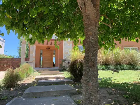 Casa en Alquiler en El Canton, USD 3.500