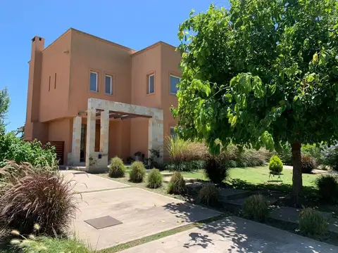 Casa en Alquiler de 4 dormitorios