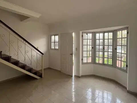 Casa 3 ambientes con 2 baños