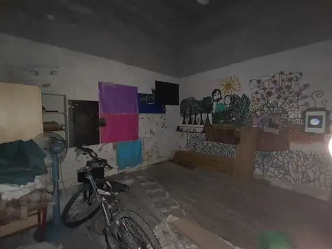 CASA EN VENTA CON LOCAL Y PATIO  EN VILLA URQUIZA