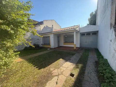 CASA EN VENTA - Castelar Norte