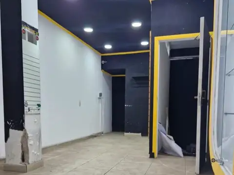 Local con deposito en el Centro