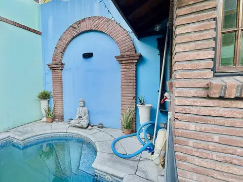 Casa en Venta con 3 cocheras
