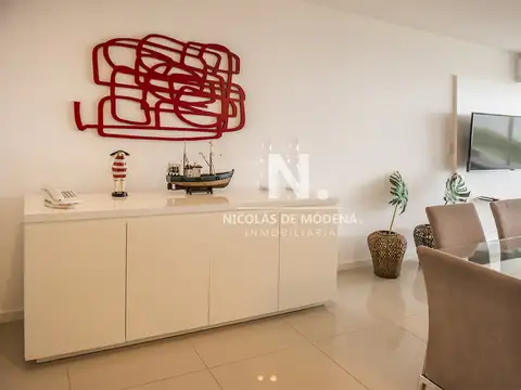 Departamento de 3 dormitorios en venta. Gran Oportunidad en Playa Mansa.