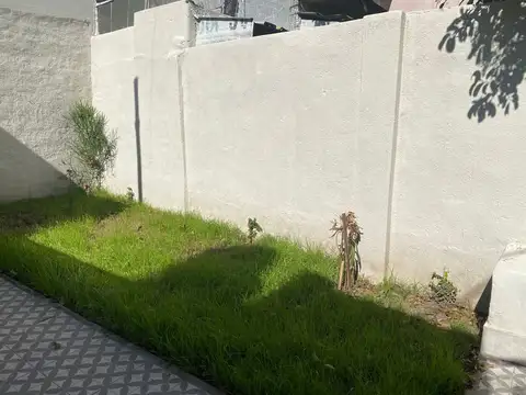 ALQUILO EXCELENTE CASA 4 AMB. PATIO, JARDIN Y TERRAZA