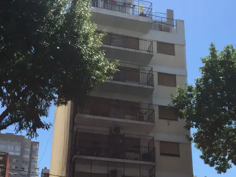 Monoambiente muy luminoso en excelente ubicación.