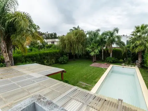 Casa en Venta con 2 cocheras