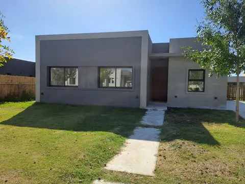 Casa  en Venta en Santa Lucia, Pilar del Este, Pilar