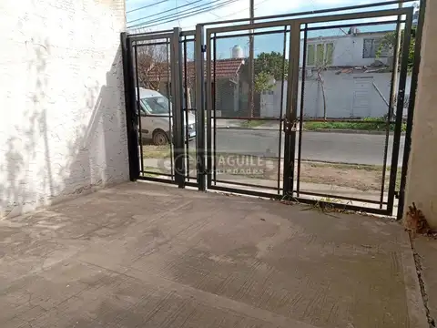 Casa en Alquiler con 1 cochera