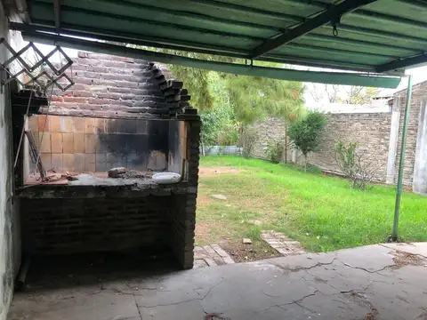 Casa en venta 1 dormitorio + comodín y cochera doble