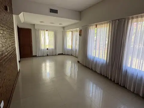 Casa 7 ambientes con 6 baños