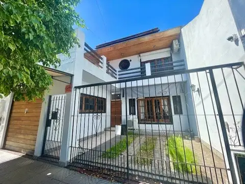 Casa en Venta en Parque Avellaneda con cochera  para 2 Autos y Amplios Espacios