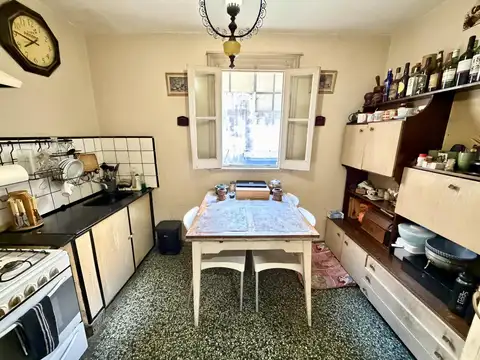 CASA EN VENTA EN BANFIELD CON LOCAL COMERCIAL - IDEAL INVERSION