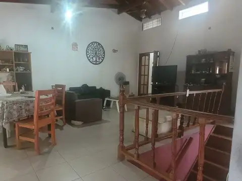 Casa 6 ambientes con 4 baños