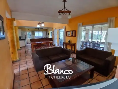Casa 5 ambientes con 3 baños