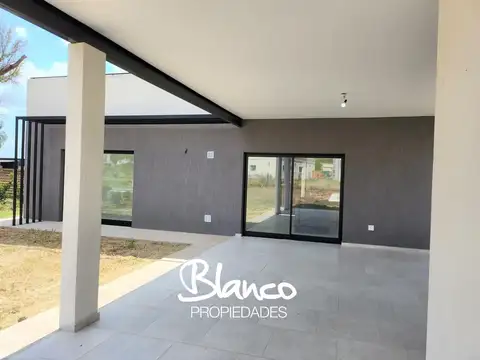 Casa 4 ambientes con 3 baños