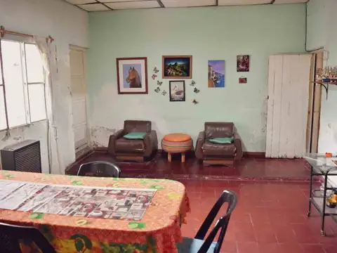 Casa 4 ambientes con 2 baños