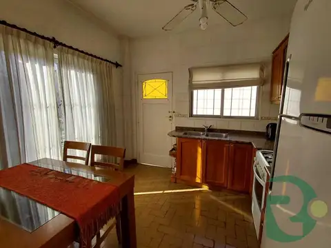 Venta casa 5 ambientes.Parque y Pileta.Castelar