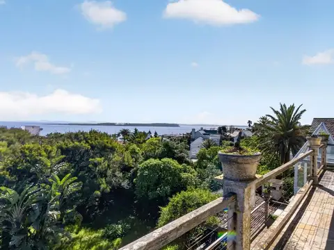 Casa de 6 dormitorios en la Peninsula con vista al mar