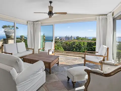 Casa de 6 dormitorios en la Peninsula con vista al mar