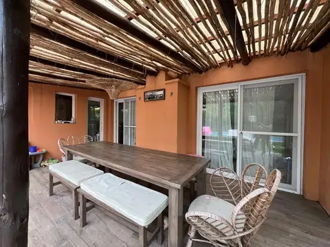 Casa 3 ambientes con 2 baños