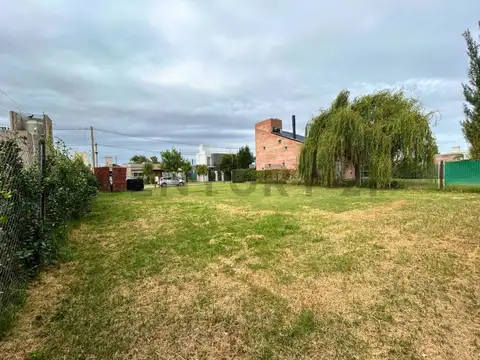 Terreno en Venta 27  mts Fondo