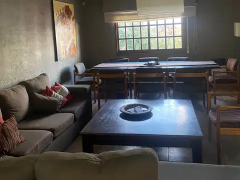 Casa 6 ambientes con 2 baños