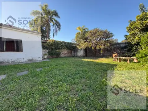 Casa 8 ambientes con 1 baño