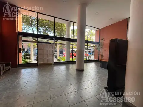 Av Centenario al 900