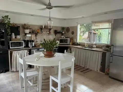 Casa 5 ambientes con 3 baños