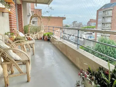 Nicolas Avellaneda 900. Entre Av. Rivadavia y Montes De Oca