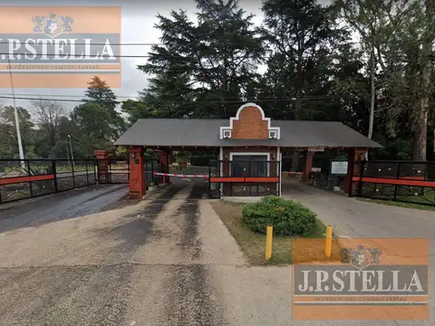 Casa 3 Ambientes C/Quincho, parque y pileta 2400 m² y 188 m² Cub.- Barrio Sta.Amelia