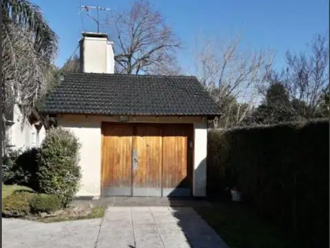 Casa en Venta con 2 cocheras