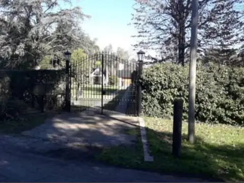 Av. Juan M. de Rosas 22933