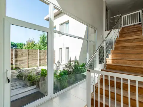 Casa en Venta con 6 cocheras