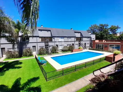 Dúplex en venta de 2 dormitorios c/ cochera en Pilar