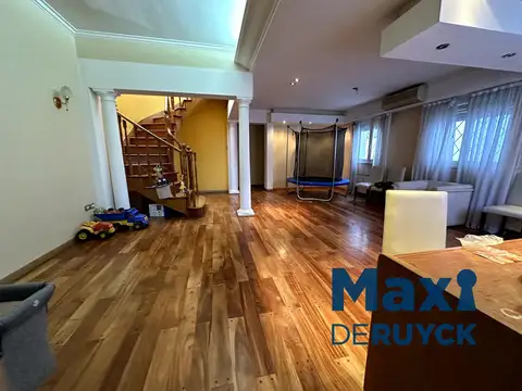 Casa 5 ambientes con 3 baños