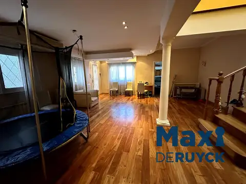 Chalet a 4 cuadras de Plaza Conesa