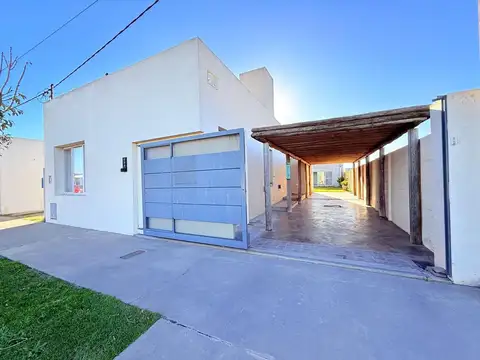 CASA DOS DORMITOROS ,PILETA EN MURPHY FINANCIACION