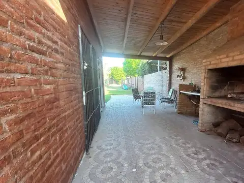 Casa 2 ambientes con 2 baños