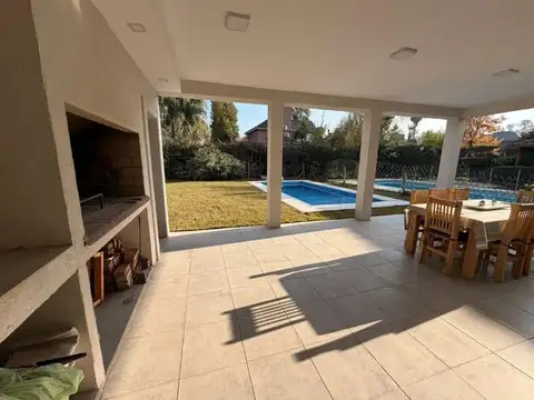 Casa 4 ambientes con 4 baños