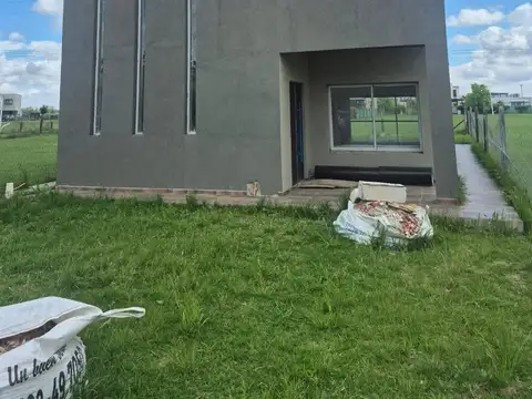 OPORTUNIDAD CASA A TERMINAR BRISANOVA P. ESTHER